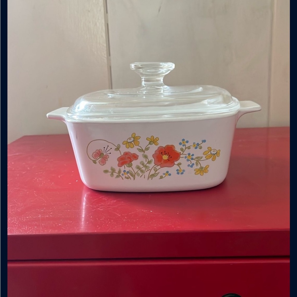 Corningware White Dish with Flower Design and Clear Lid
